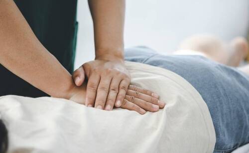 Terapia manualna kręgosłupa - na czym to konkretnie polega?