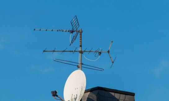 Dlaczego warto zdecydować się na profesjonalną instalację anteny naziemnej w Łodzi?