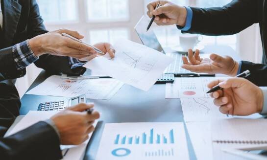 Usługi kadrowo-płacowe – co warto delegować do biura księgowego?