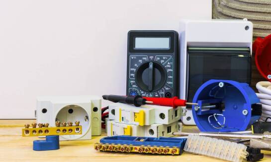 Osprzęt modułowy - zalety i zastosowanie w nowoczesnych instalacjach