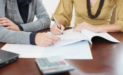 Czy pracując za granicą trzeba płacić podatki w Polsce?