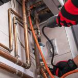 Udrażnianie mechaniczne rur - jakie są najczęstsze przyczyny zatorów?