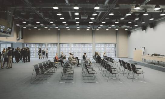 Jak skorzystać z naszych usług konferencyjnych? Praktyczne wskazówki
