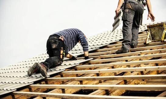 Montaż świetlików dachowych - kiedy warto powierzyć to zadanie specjalistom?