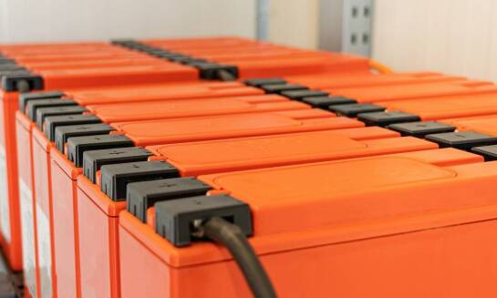 Czym różnią się akumulatory ciężarowe od osobowych?