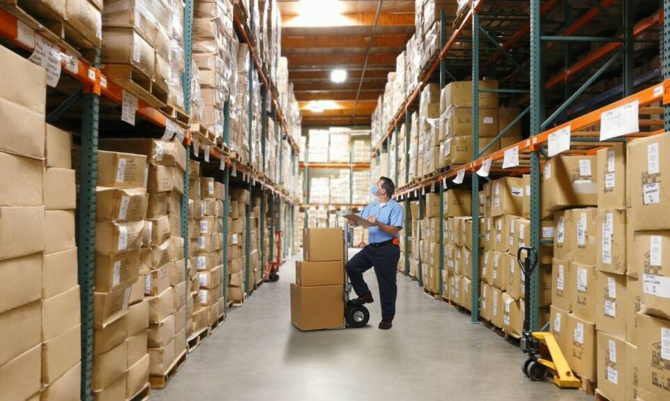 Niestandardowe przesyłki kurierskie - jak je zrealizować bezproblemowo?