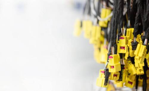 Wiązki kablowe w elektronice przemysłowej: kluczowe zastosowania