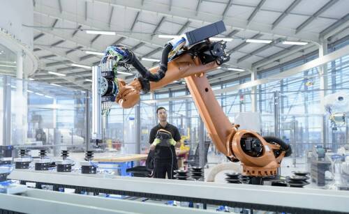 Szkolenia z obsługi i serwisu robotów przemysłowych: rozwijanie umiejętności personelu