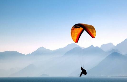 Jak wybrać odpowiednią szkołę kitesurfingu - co warto wiedzieć przed zapisaniem się na kurs