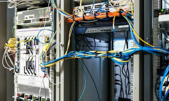 Przełączniki sieciowe - jak wybrać odpowiedni dla Twojej firmy?