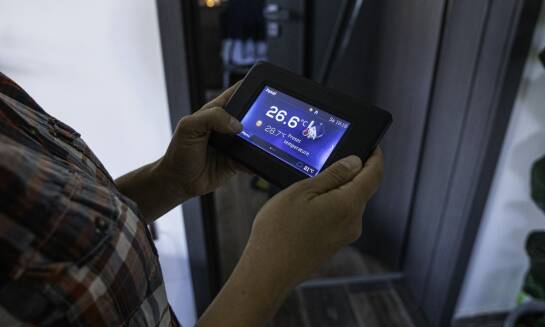 Jakie korzyści przynosi zastosowanie inteligentnych instalacji elektrycznych?
