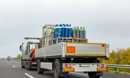 Jakie są główne zalety stosowania coil muldy w transporcie stalowych zwojów?