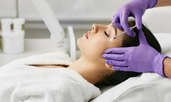 Jak długo utrzymują się efekty zabiegu z użyciem kwasu hialuronowego? Czas trwania i utrzymanie rezultatów