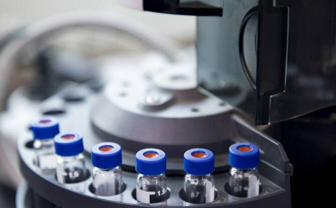 Jak analiza elementarna przyczynia się do innowacji w przemyśle materiałowym?