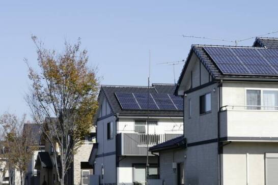 Jak lampy solarne uliczne pomagają obniżyć koszty energii?