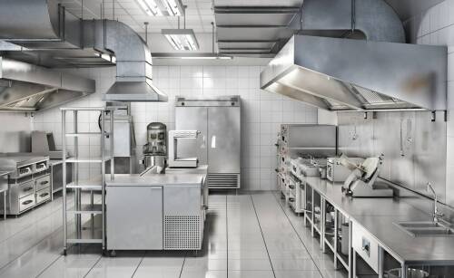 Meble gastronomiczne dla stołówek - jakie wyposażenie jest niezbędne do obsługi dużej liczby klientów?