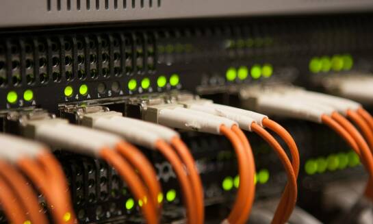Wprowadzenie do technologii 1000Base-SX: standardy, zastosowania i korzyści