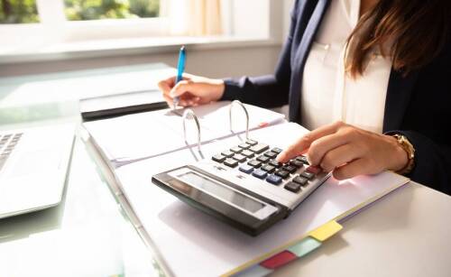 Kto może wyręczyć przedsiębiorcę w prowadzeniu księgi przychodów i rozchodów?