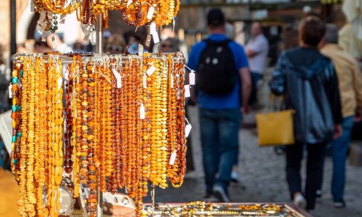 Jakie są zalety zakupów hurtowych na Bazarchu Gluchów w porównaniu do innych miejsc?