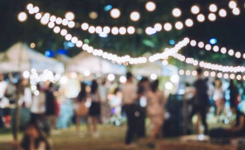 Wynajem namiotów na festiwale: co warto uwzględnić w planach?