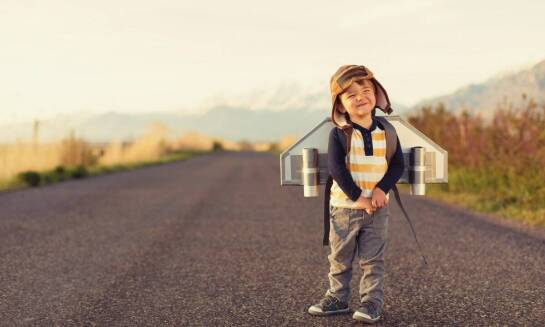 Czapki i koszulki lotnicze: stylowe akcesoria dla każdego fana lotnictwa