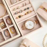 Jakie są zalety zakupu biżuterii online?