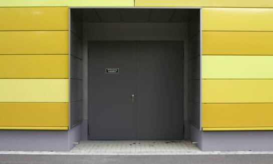Jaką odporność ogniową zapewniają bramy EI 120?