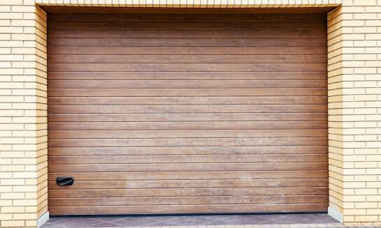 Personalizacja bram garażowych segmentowych - jak wybrać idealny kolor i wzór?