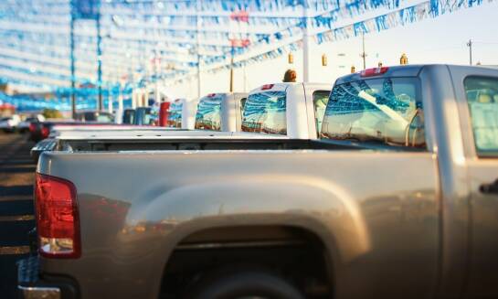 Plandeki samochodowe a reklama mobilna – jak to wykorzystać?