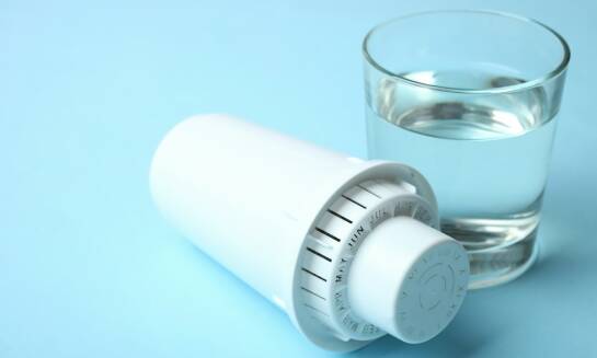 Odmanganiacz wody a zdrowie – dlaczego warto zainwestować w uzdatnianie?