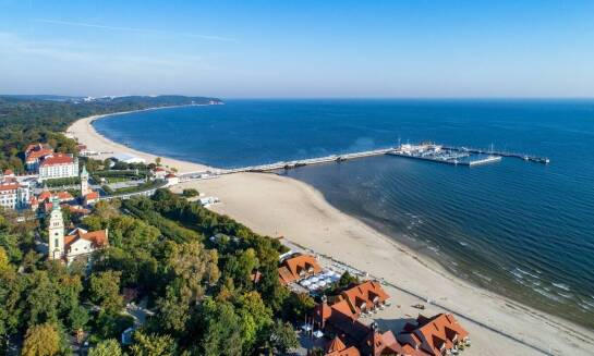 Klimatyczne wnętrza i malownicze widoki, czyli restauracja przy plaży w Gdyni