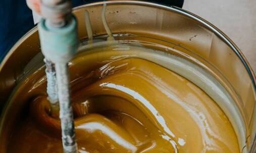 Farba epoksydowa a odporność na wysokie temperatury: porównanie właściwości i zastosowań