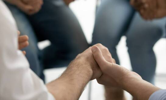 Terapia oparta na 12 krokach: skuteczna metoda w walce z uzależnieniem od narkotyków