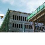 Jakie normy regulują produkcję bloczków fundamentowych i dlaczego są ważne?