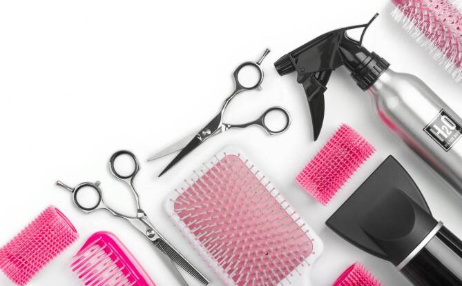 Akcesoria fryzjerskie – niezbędne dodatki do wyposażenia salonu