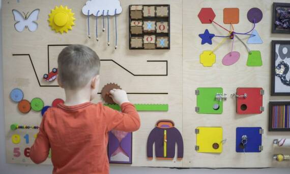 Jak duże puzzle rozwijają logiczne myślenie u dzieci?