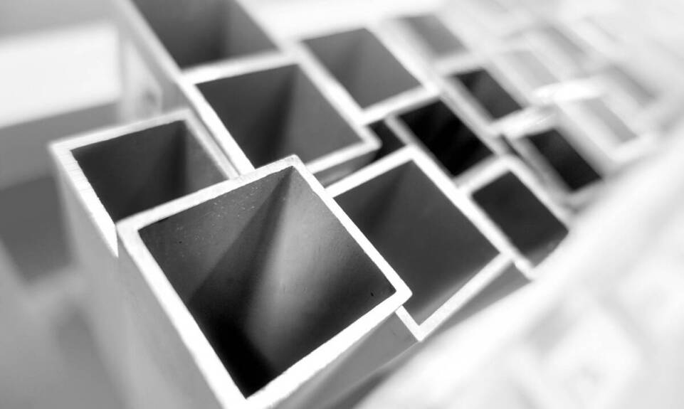 Gdzie najlepiej zastosować ceownik nierdzewny 100 x 50 w przemyśle?