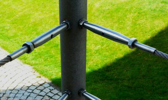 Zastosowanie balustrad panelowych w przestrzeniach publicznych – ich funkcjonalność i design