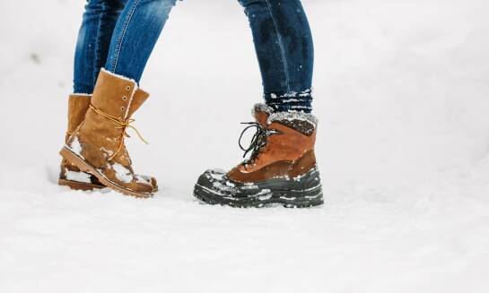 Dlaczego warto inwestować w profesjonalne buty na skuter śnieżny?