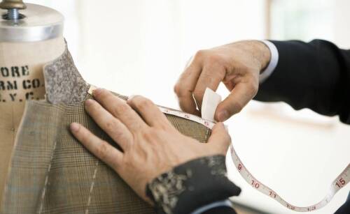 Garnitury szyte na miarę: jak dostosować budżet do indywidualnych potrzeb?