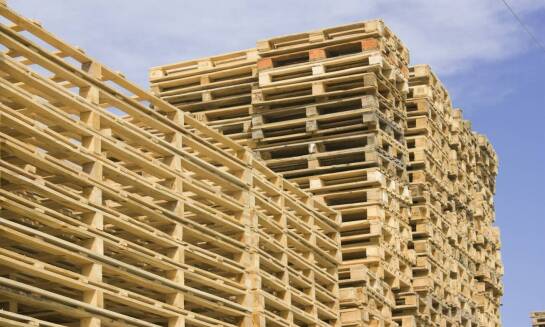 Oszczędność czasu i siły roboczej dzięki zastosowaniu palet drewnianych