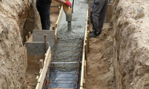 Beton towarowy w budownictwie komercyjnym: elastyczność i wytrzymałość