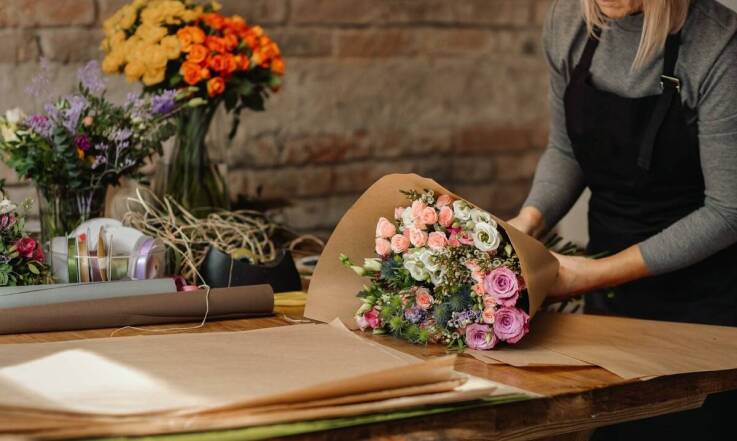 Sklep internetowy z kwiatami - jakie są zalety zakupów online w branży florystycznej?