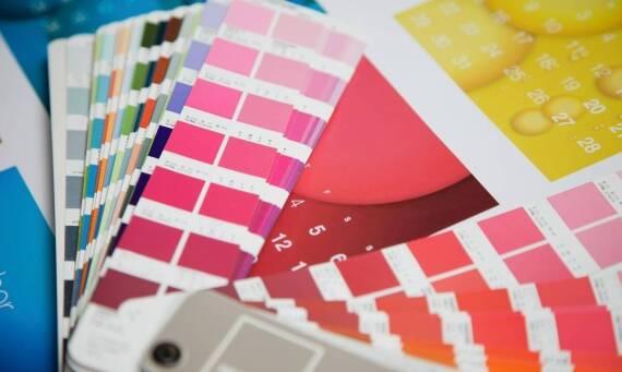 Wizytówki, ulotki i plakaty - niezbędne narzędzia marketingowe