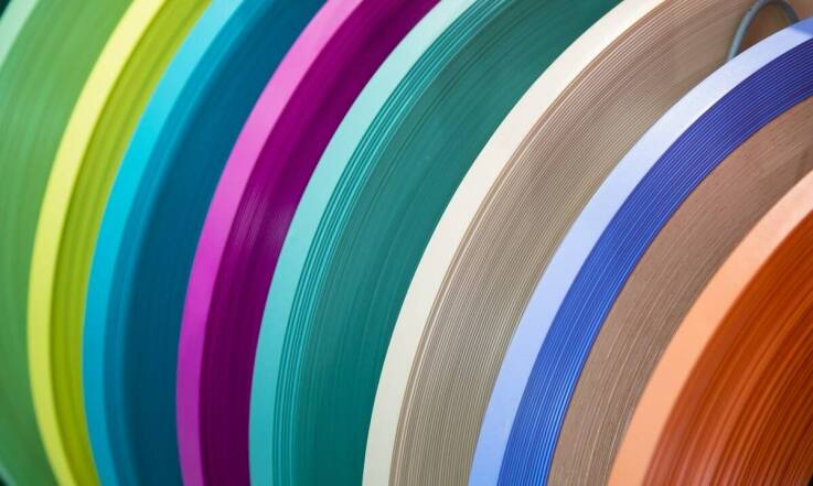 Hurtowa sprzedaż taśm pakowych – jakie korzyści przynosi dla firm?