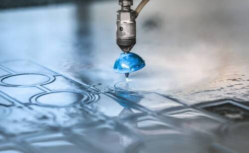 Jakie techniki cięcia ploterowego najlepiej sprawdzają się przy obróbce dibondu?