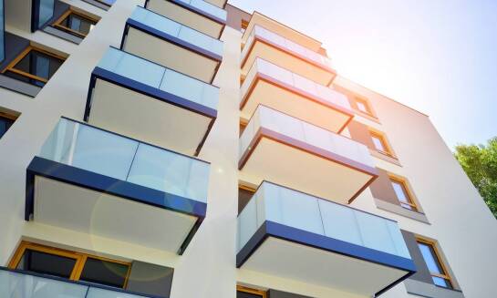 Jakie są najpopularniejsze wzory i style balkonów żelbetowych?