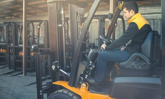 Dlaczego warto zrobić kurs na operatora wózka widłowego?