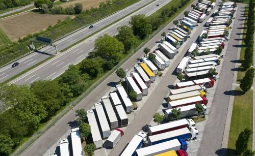 Przewóz ładunków sypkich - jak firma radzi sobie z transportem materiałów o różnorodnej konsystencji