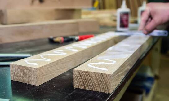 Na czym polega klejenie krawędziowe tworzyw sztucznych?